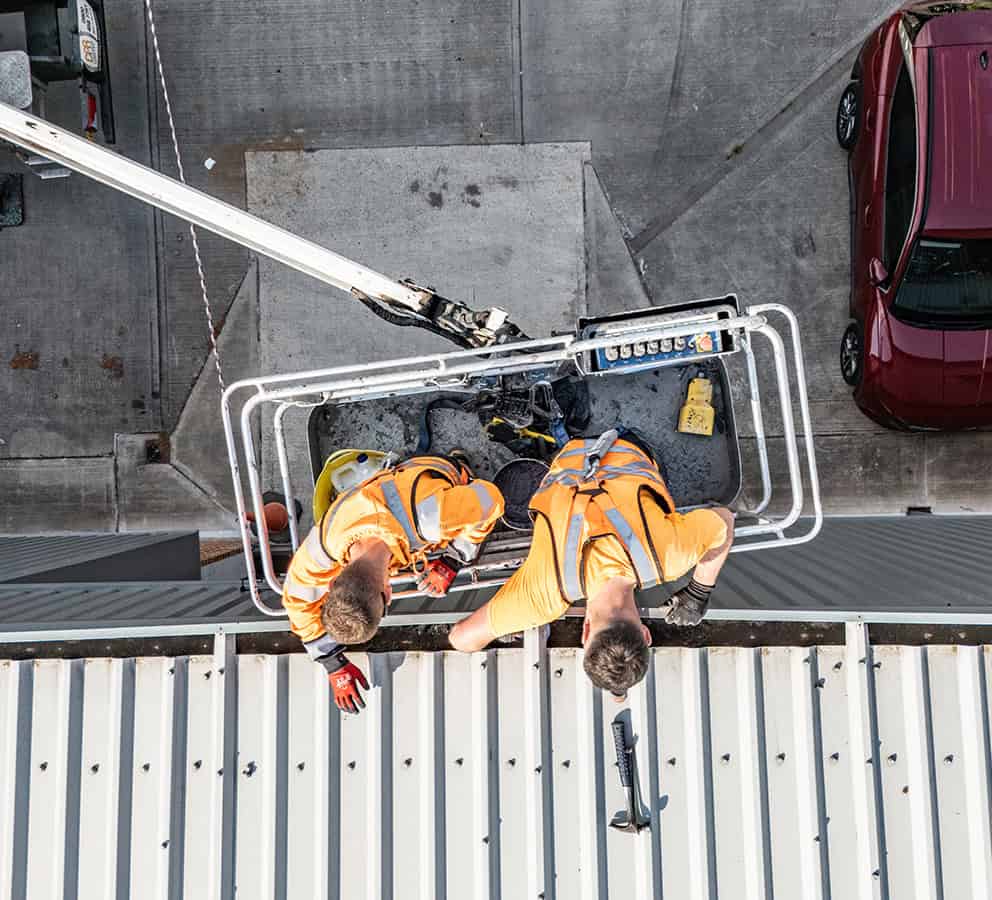 qualified commercial gutter cleaning team